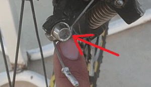 Regular y ajustar el cambio trasero de la bicicleta